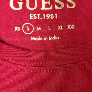 Guess T-shirt Size Small